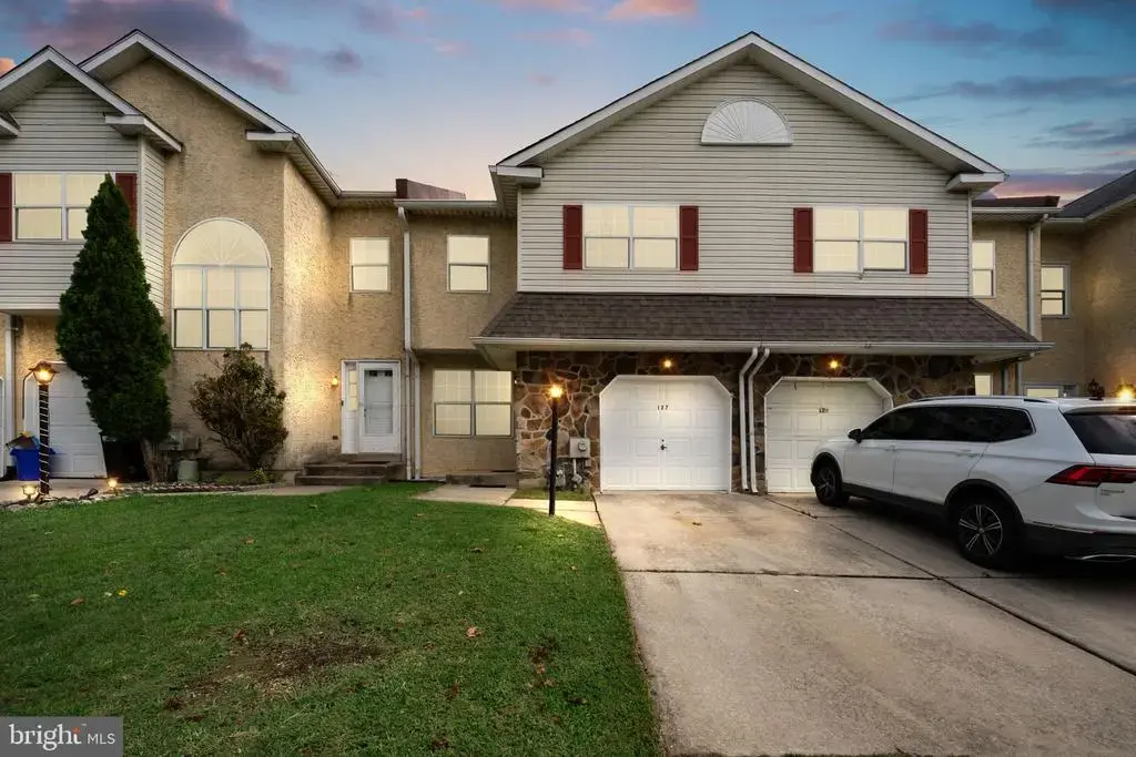 127 E Winona Ave, NORWOOD