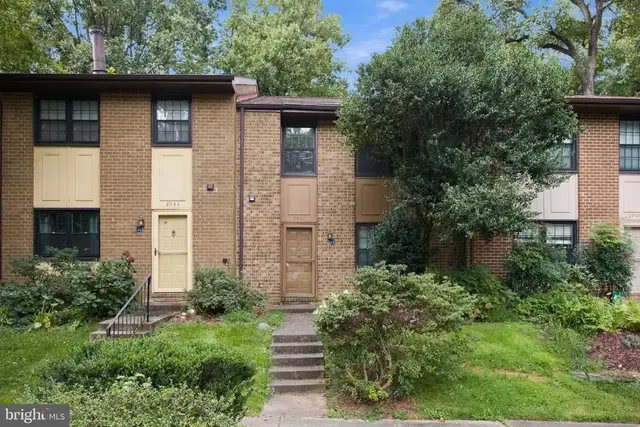 2042 Headlands Cir, Reston