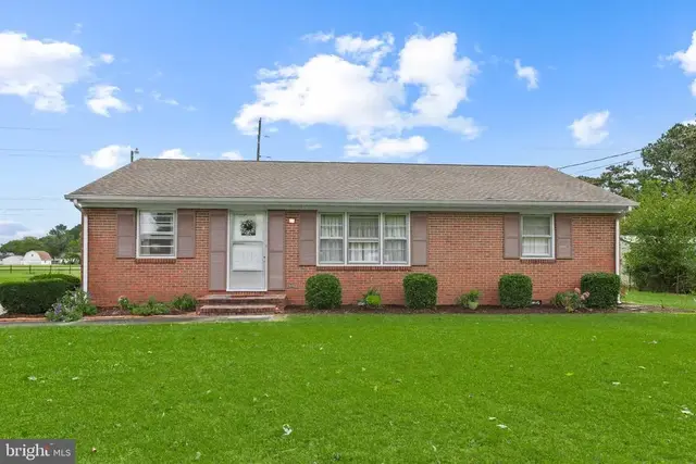 325 Calvin Dr, Salisbury