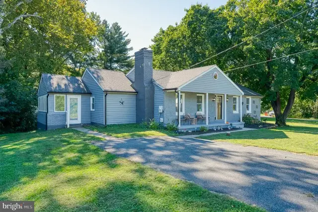 5 Woodside Dr, Churchville