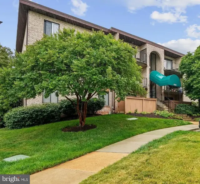 6912 Hanover Pkwy #301, Greenbelt