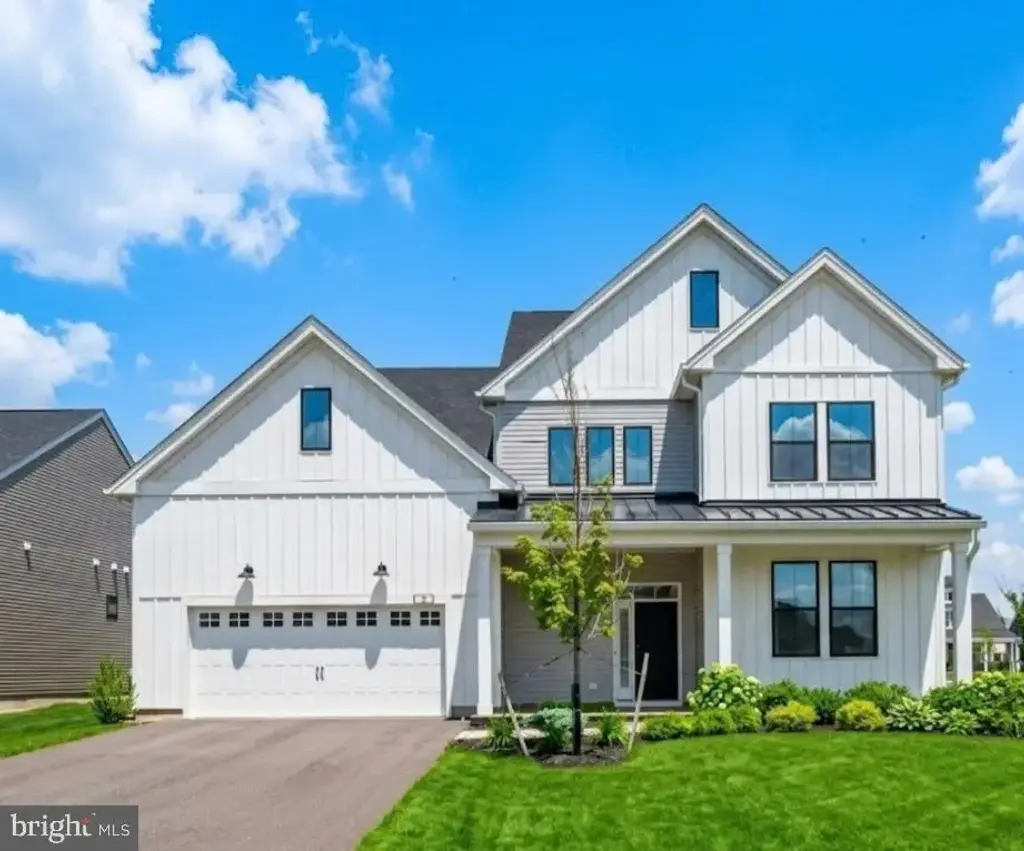2 Evelyn Ct, CRANBURY