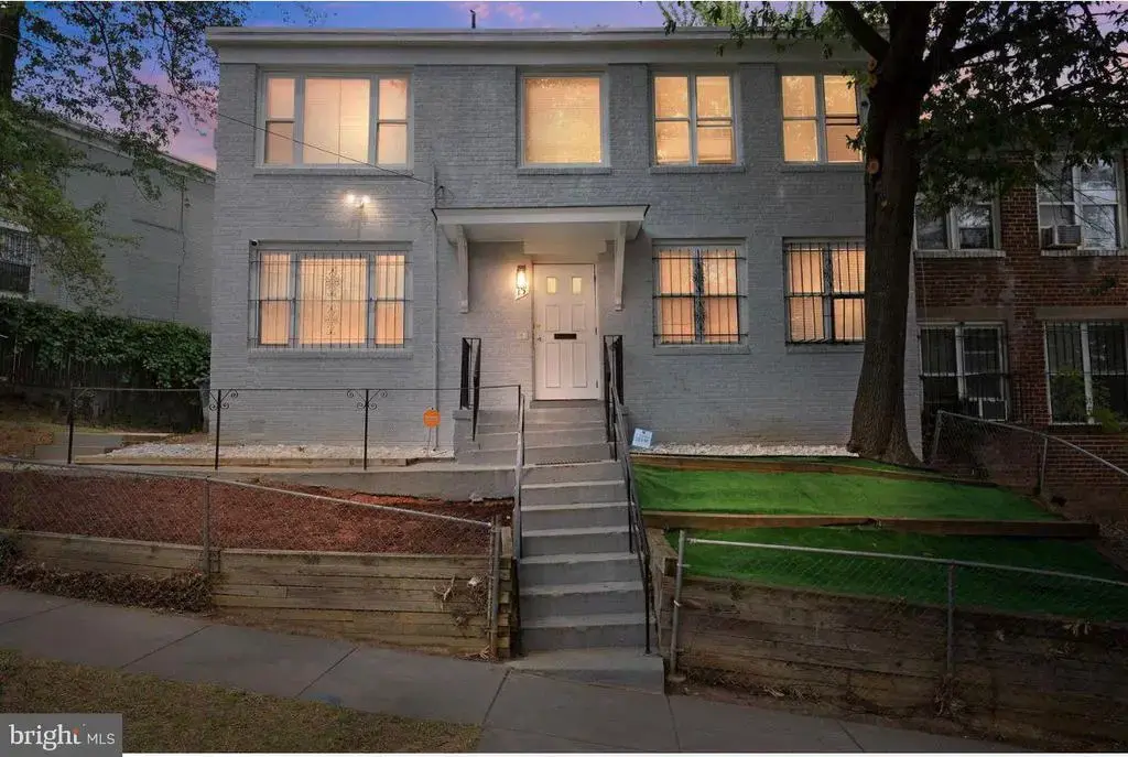 15 Galveston Pl Sw, WASHINGTON