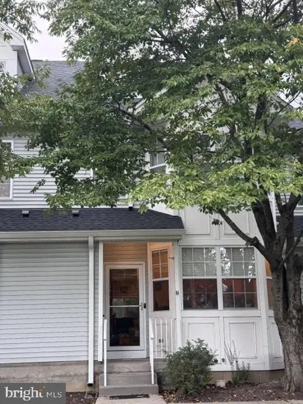 702 Blossom Cir, DAYTON