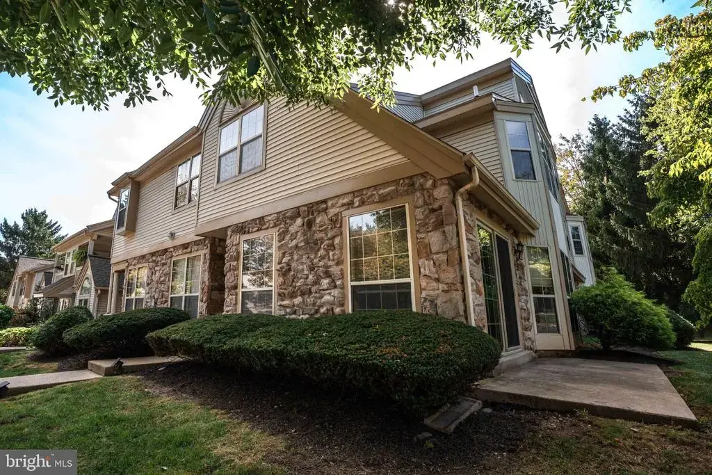 1401 Stratford Ct, ROYERSFORD