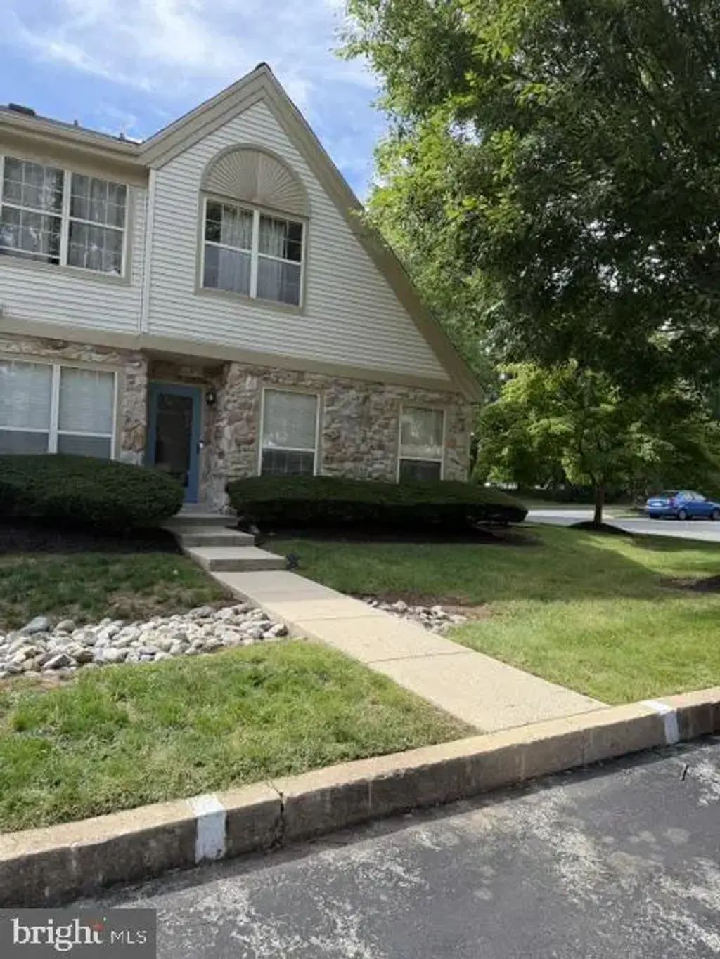 1401 Stratford Ct, ROYERSFORD