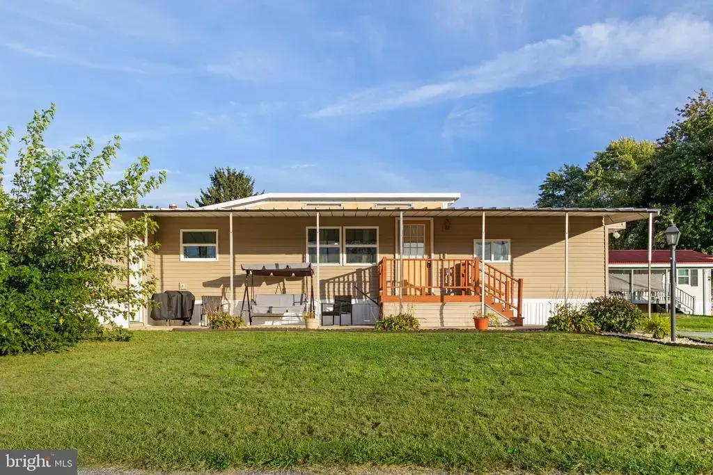 809 Lake Cir, MOUNT WOLF