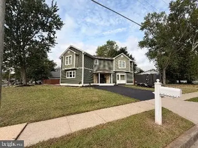 8004 Frye Rd, Alexandria