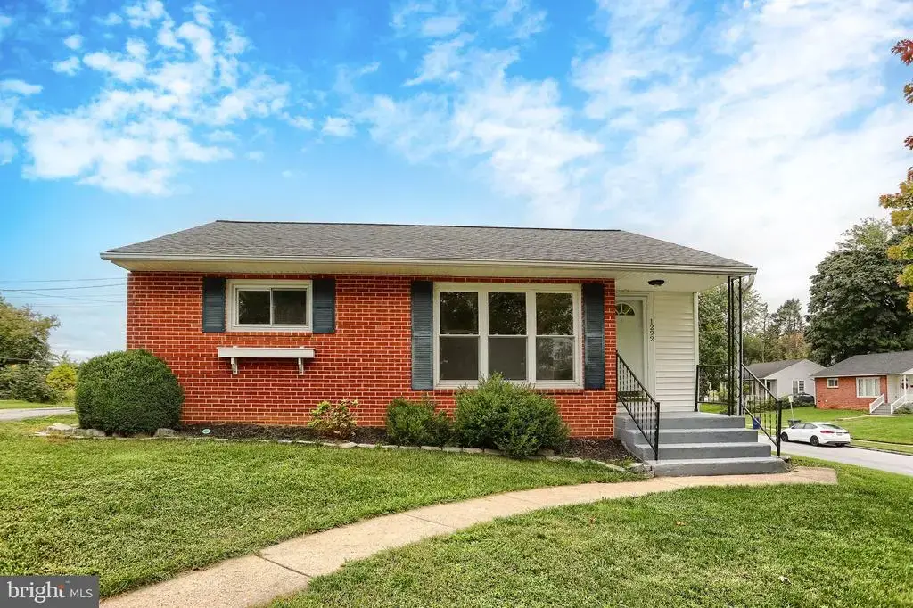 1292 Strafford Rd, CAMP HILL