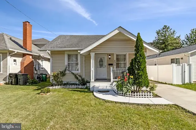4313 40th Pl, Brentwood