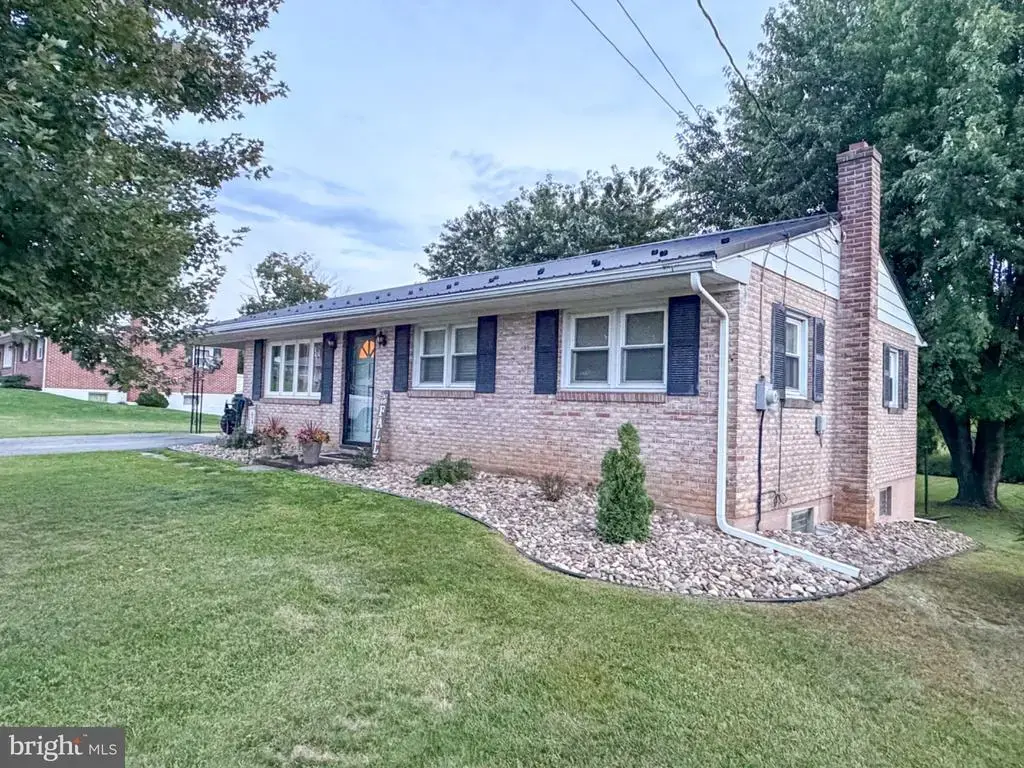1250 Marvern Dr W, CHAMBERSBURG