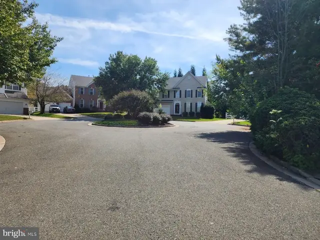 1 Yellow Leaf Ct, Germantown