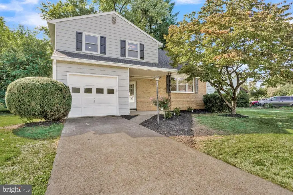 6054 Edward Dr, MECHANICSBURG