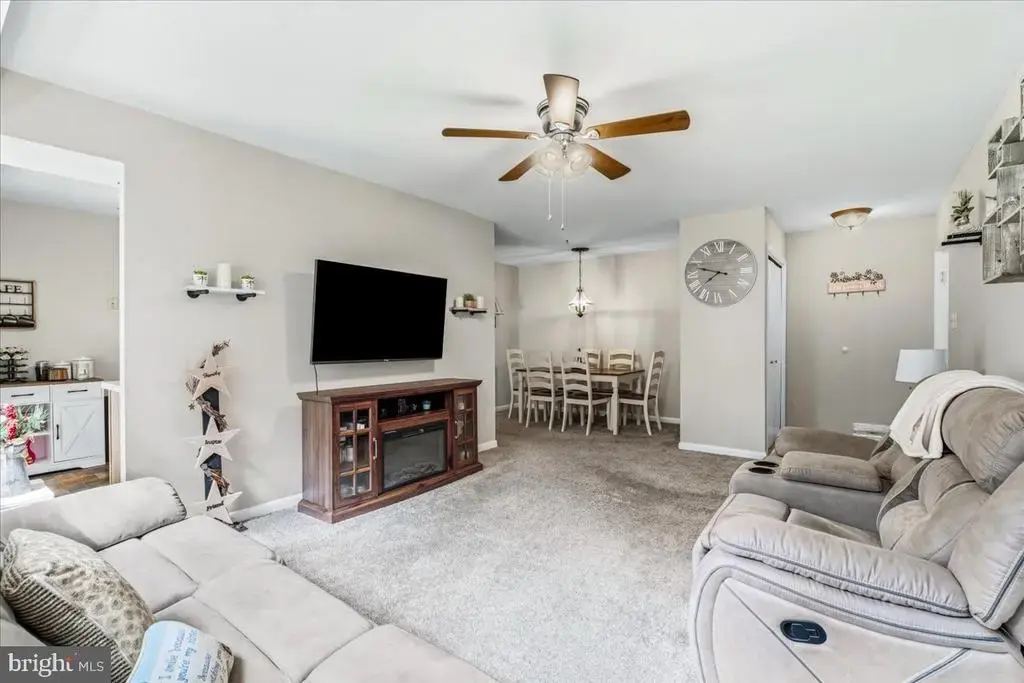200 Chapel Ct #105, WALKERSVILLE