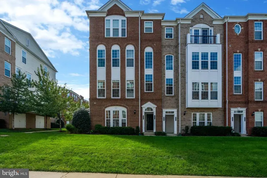 42790 Lauder Ter, ASHBURN