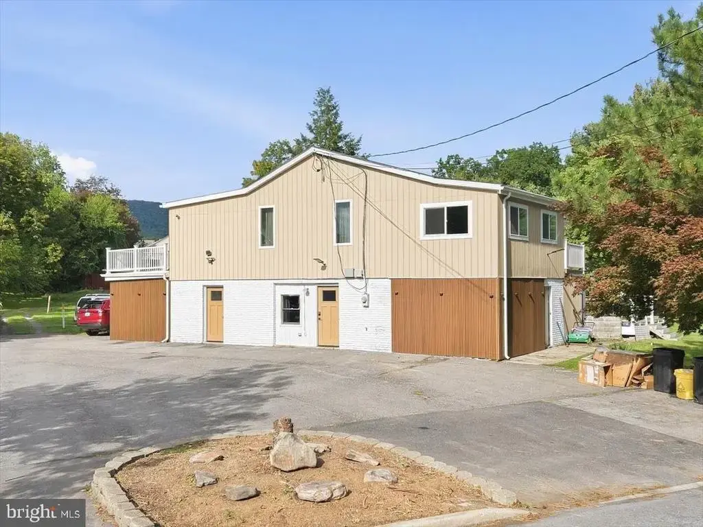 136 E West St, WIND GAP