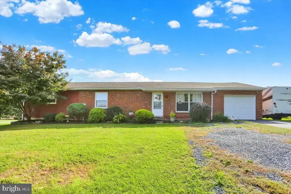 1383 Fairview Dr, LEESPORT