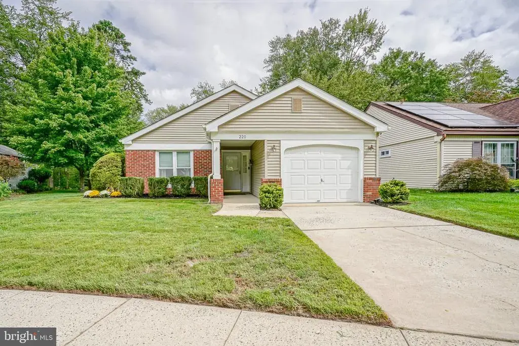 220 N Plymouth Ct, SOUTHAMPTON