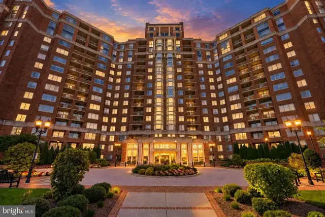 5809 Nicholson Ln #202, Rockville
