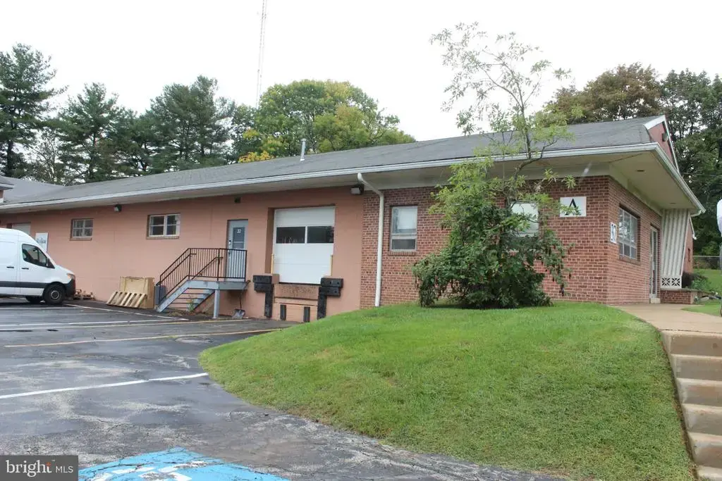 32 N Bacton Hill Rd, MALVERN