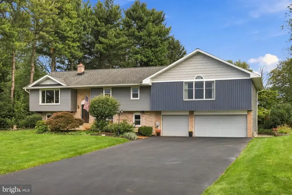 207 Weaver Dr, LITITZ