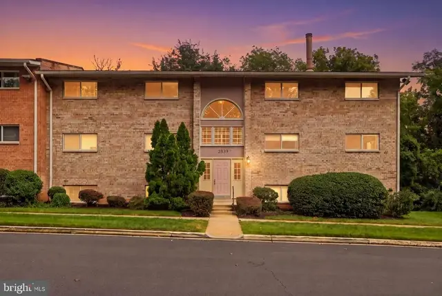 2839 Kalmia Lee Ct #101, Falls Church