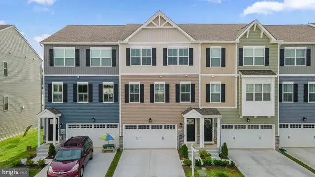 2753 Town View Cir, New Windsor