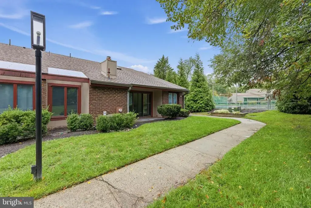 300 Uxbridge Dr, CHERRY HILL