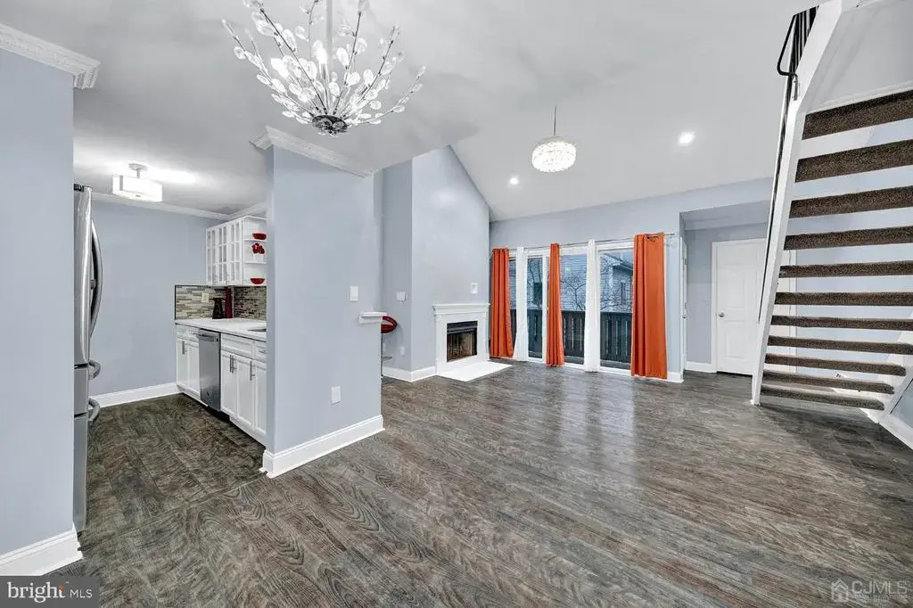 914 Aspen Dr, PLAINSBORO