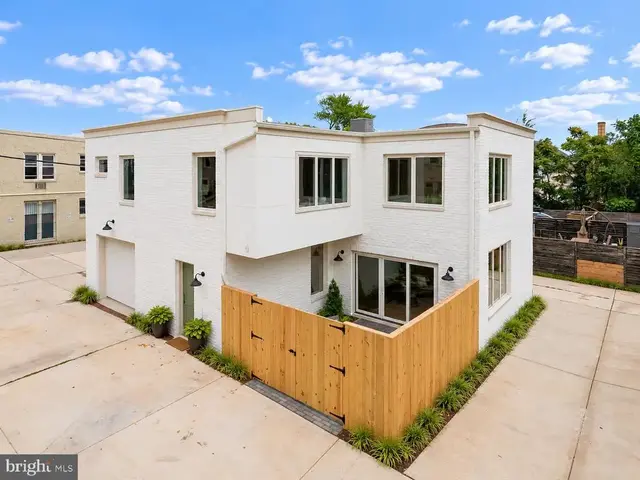 1818 Independence Aly Se, Washington
