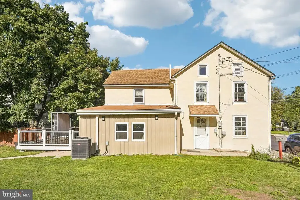38 N Main St, PERKASIE