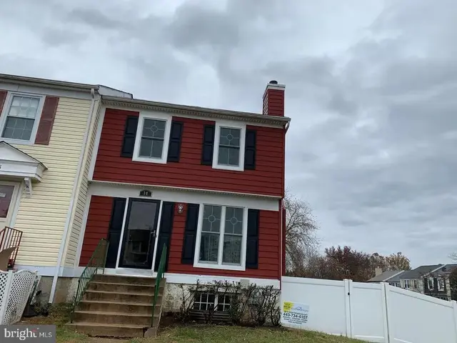 38 Windersal Ln, Parkville