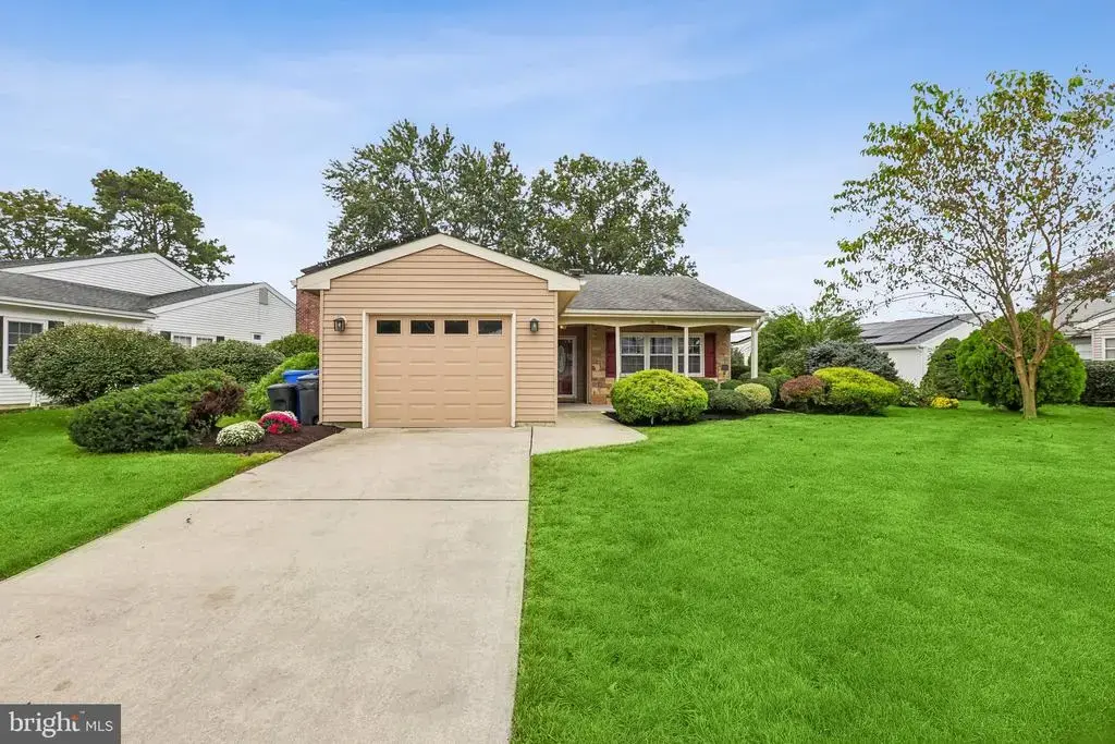2 Tifani Ln, SOUTHAMPTON TWP