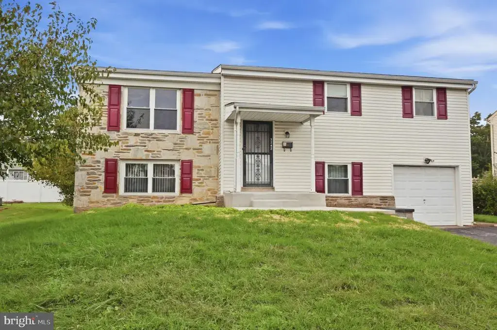 3242 Parkview Dr, BENSALEM