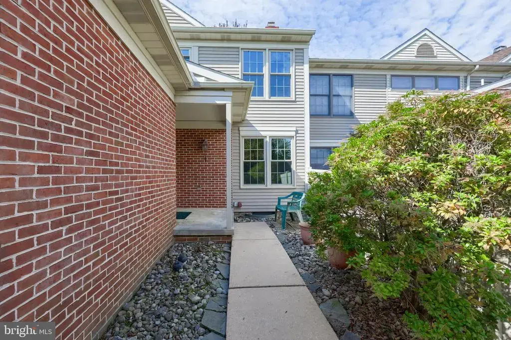 1817 Spring Ridge Ln, LANCASTER