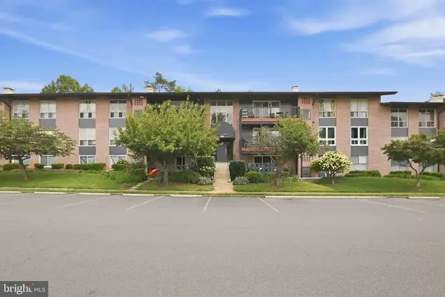 204 Park Terrace Ct Se #24, Vienna