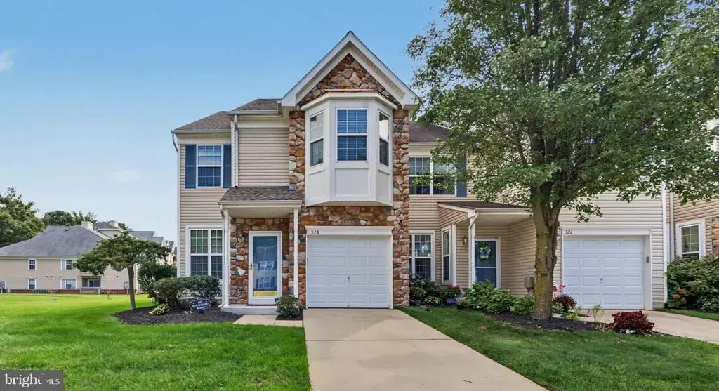 319 Chancellor Dr, WOODBURY