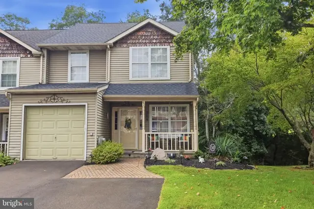 42 Mulberry Dr, Southampton
