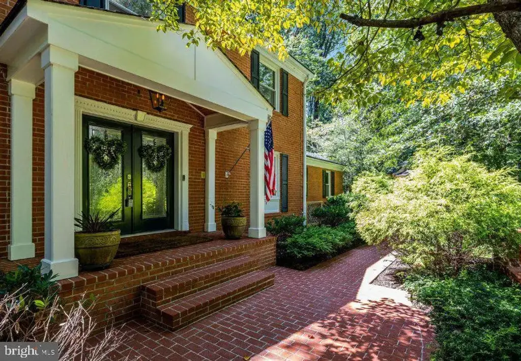 10015 Saddle Rd, VIENNA