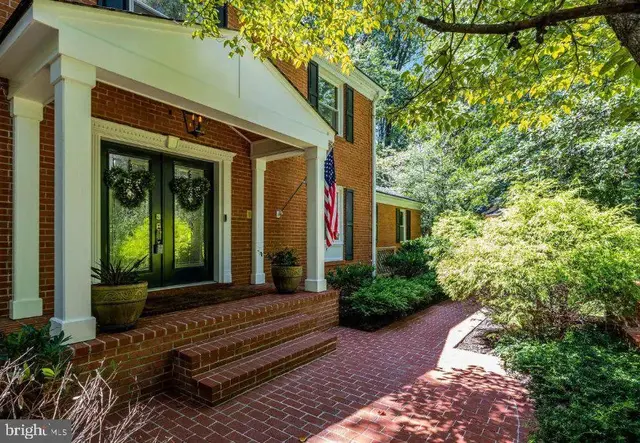 10015 Saddle Rd, Vienna