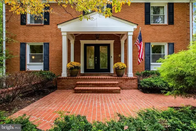 10015 Saddle Rd, Vienna