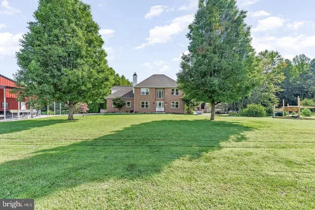 1601 Meadow Oaks Ln, HUNTINGTOWN