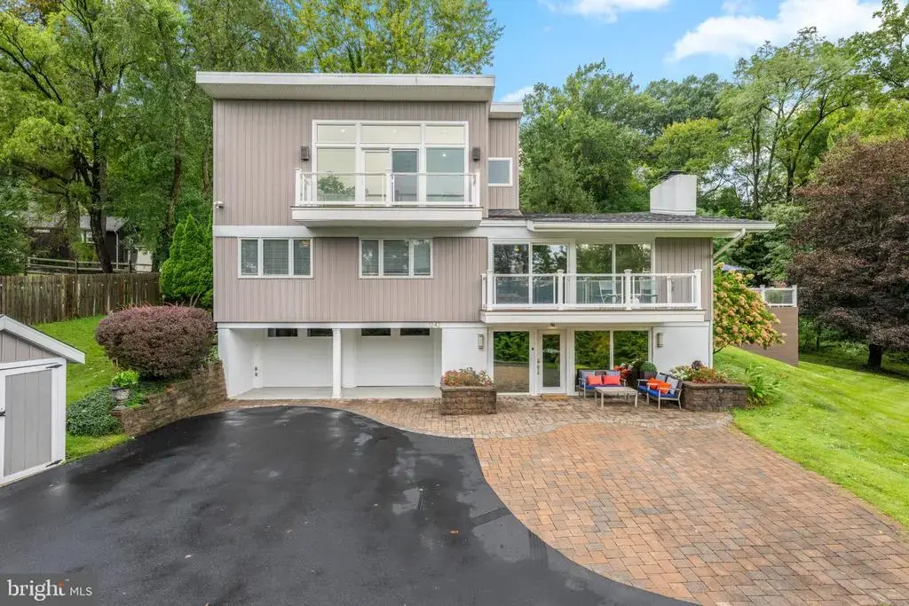 1242 County Line Rd, WAYNE