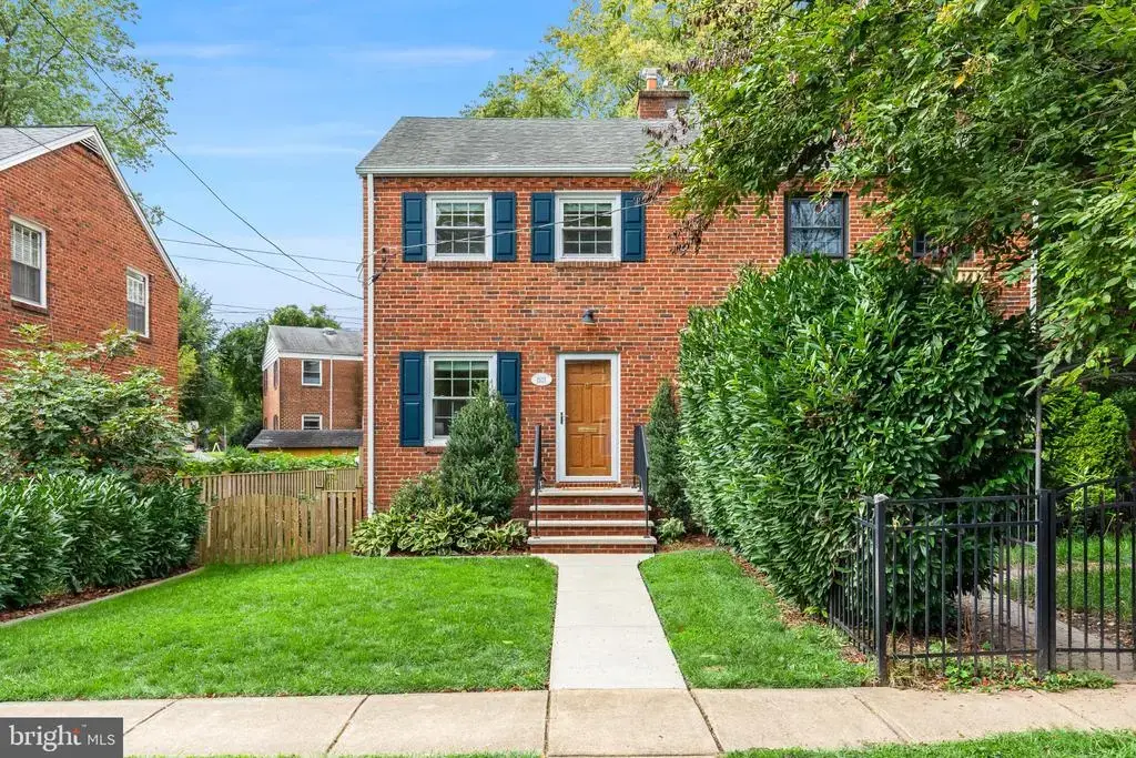 2522 N Winchester St N, ARLINGTON