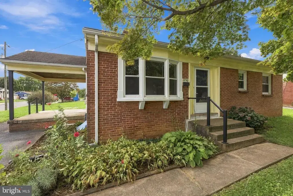 2240 New St, EAST PETERSBURG
