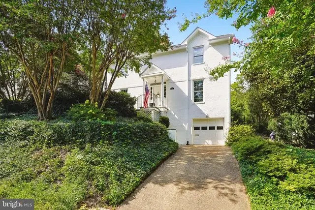 419 Summers Dr, Alexandria