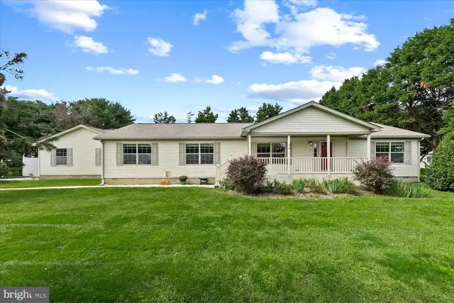 13 W Greenwing Dr, Milton