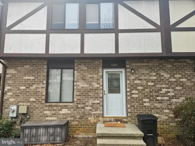 1202 Heartwood, Arnold