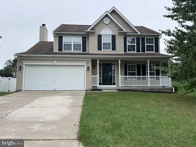 911 Glouster Cir, Hampstead