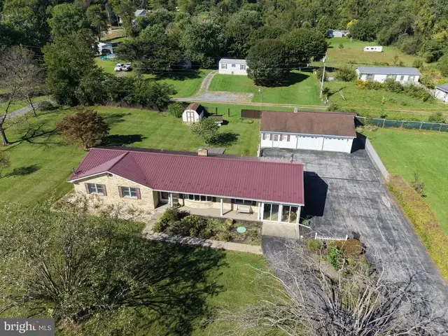 469 Path Valley Rd, Fort Loudon